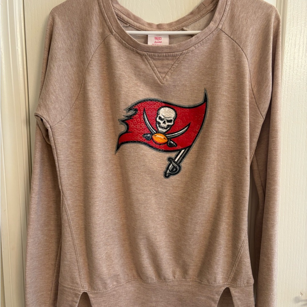 NFL Tampa Bay buccaneers crewneck sweatshirt. Tan and red